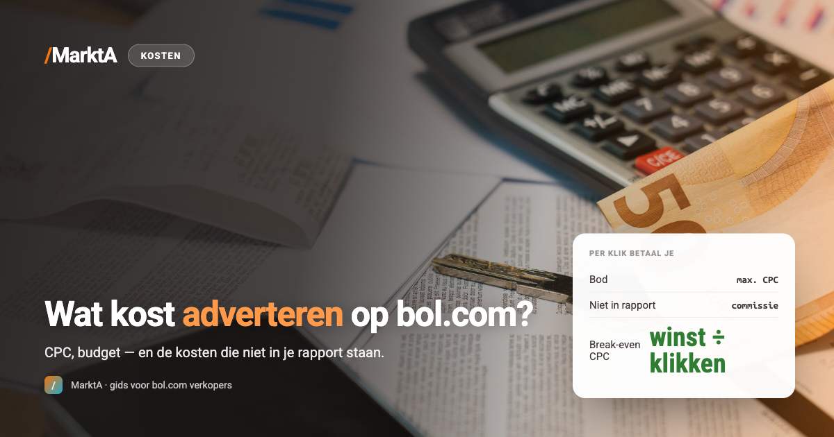 Rekenmachine en muntstapels naast een laptop — advertentiekosten op bol.com berekenen